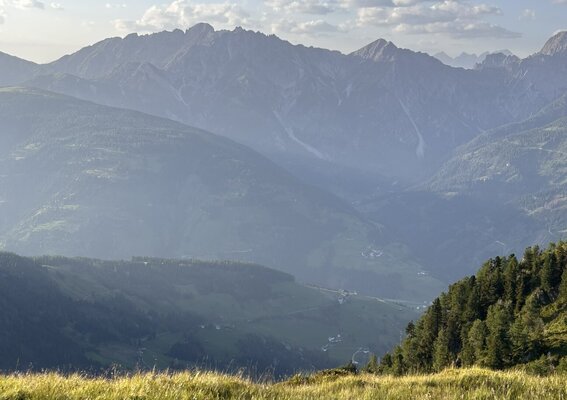 Fernblick im Sommer von den Bergen