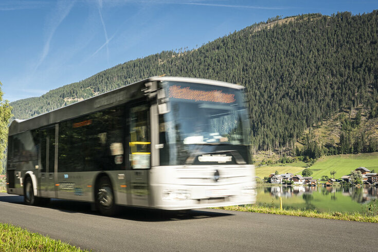 Anreis mit Bus (öffentliche Verkehrsmittel)