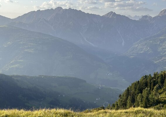 Fernblick im Sommer von den Bergen